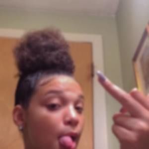 Meet your Posher, Mia